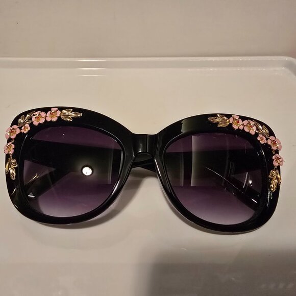 Torrid- Rosette Cateye Sunglasses- Black - Picture 5 of 7